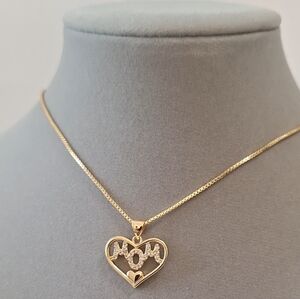 Multi diamonds Mom heart shape Pendant necklace
